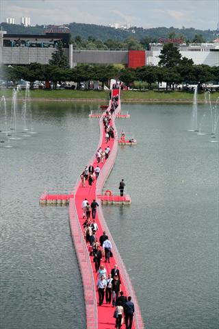Schwimmsteg-Zugangssteg-Events-Schwimmbrücke-2
